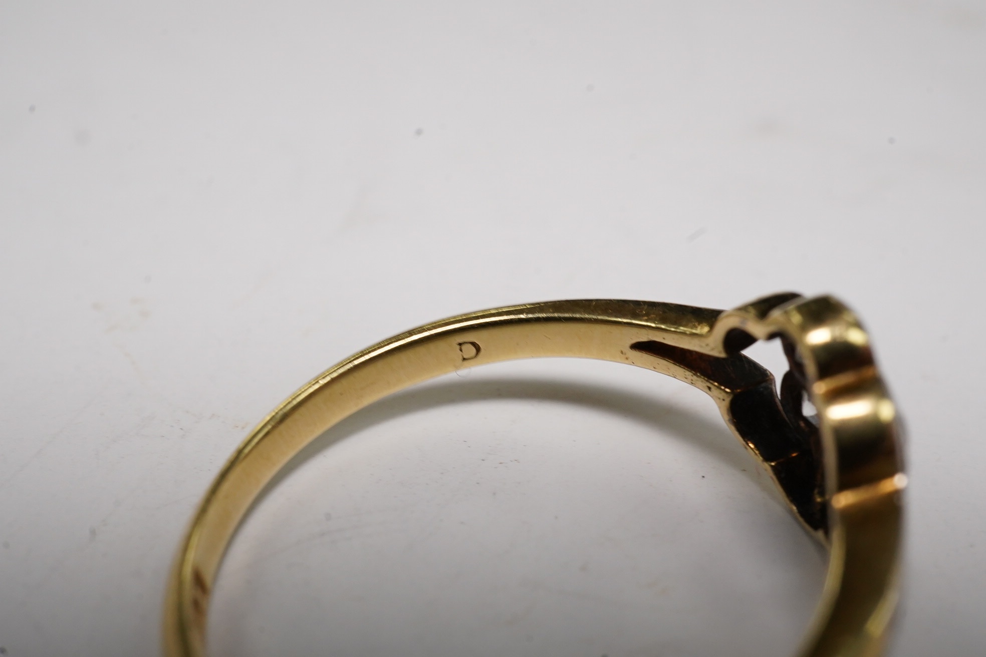 A 1940's 18ct, plat and diamond set flower head cluster ring, size O, gross weight 2.1 grams.
